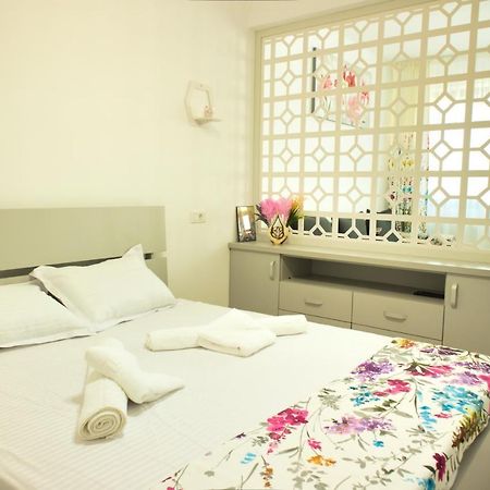 Cozy Flowers Studio - Fast Wi-Fi & Washer-Dryer Braşov Eksteriør billede