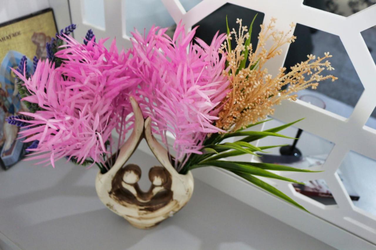 Cozy Flowers Studio - Fast Wi-Fi & Washer-Dryer Braşov Eksteriør billede